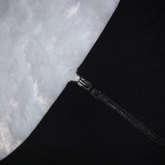 BCBGMAXAZRIA Black top - Picture 6 of 7